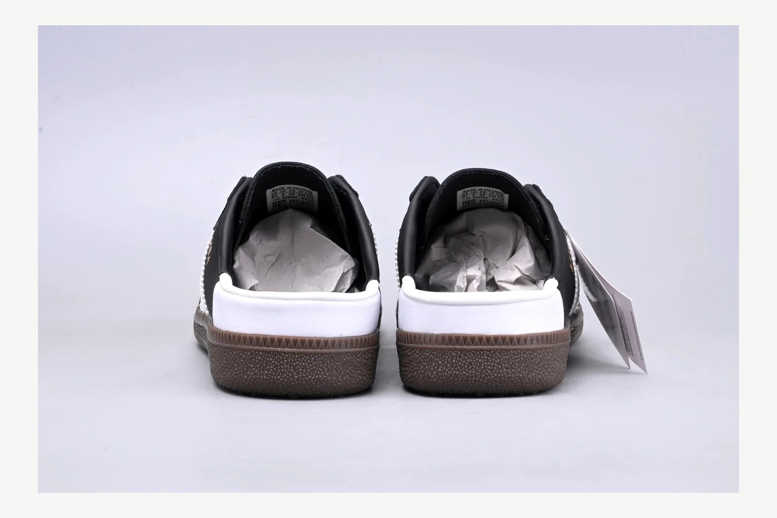 Adidas Originals Samba Black White OOPBuy route image showing white black low-top sneaker with mixed-material upper and low-profile shape thumbnail 4