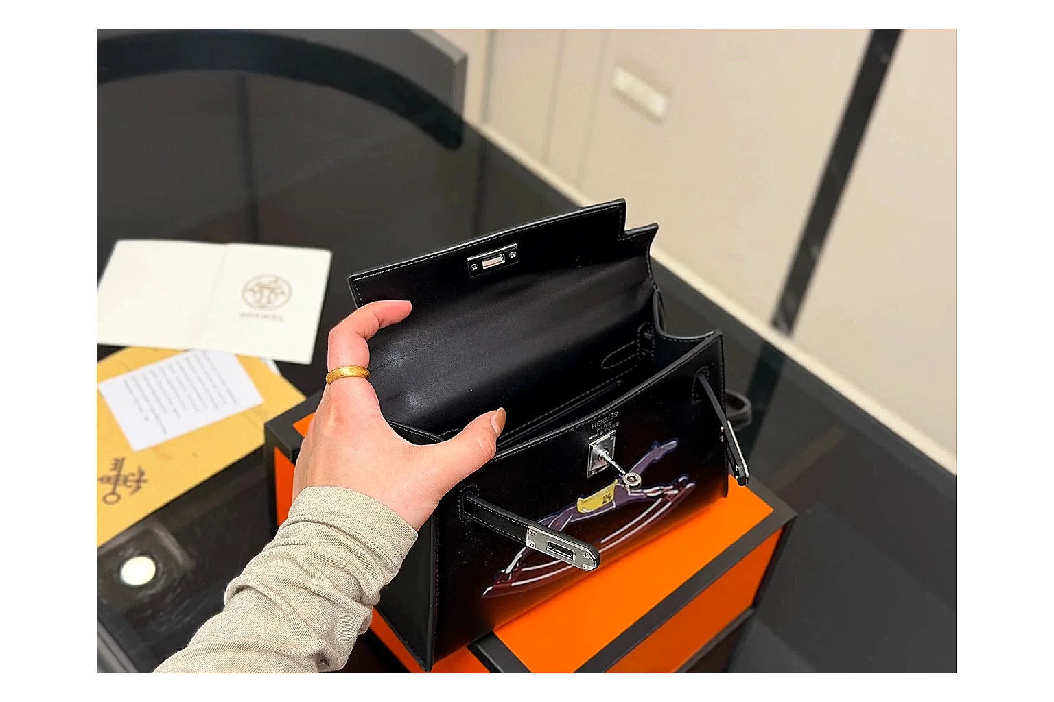 Louis Vuitton Wallet On Chain Black OOPBuy route photo showing black leather compact wallet bag, chain strap, flap body, and neat luxury hardware thumbnail 5
