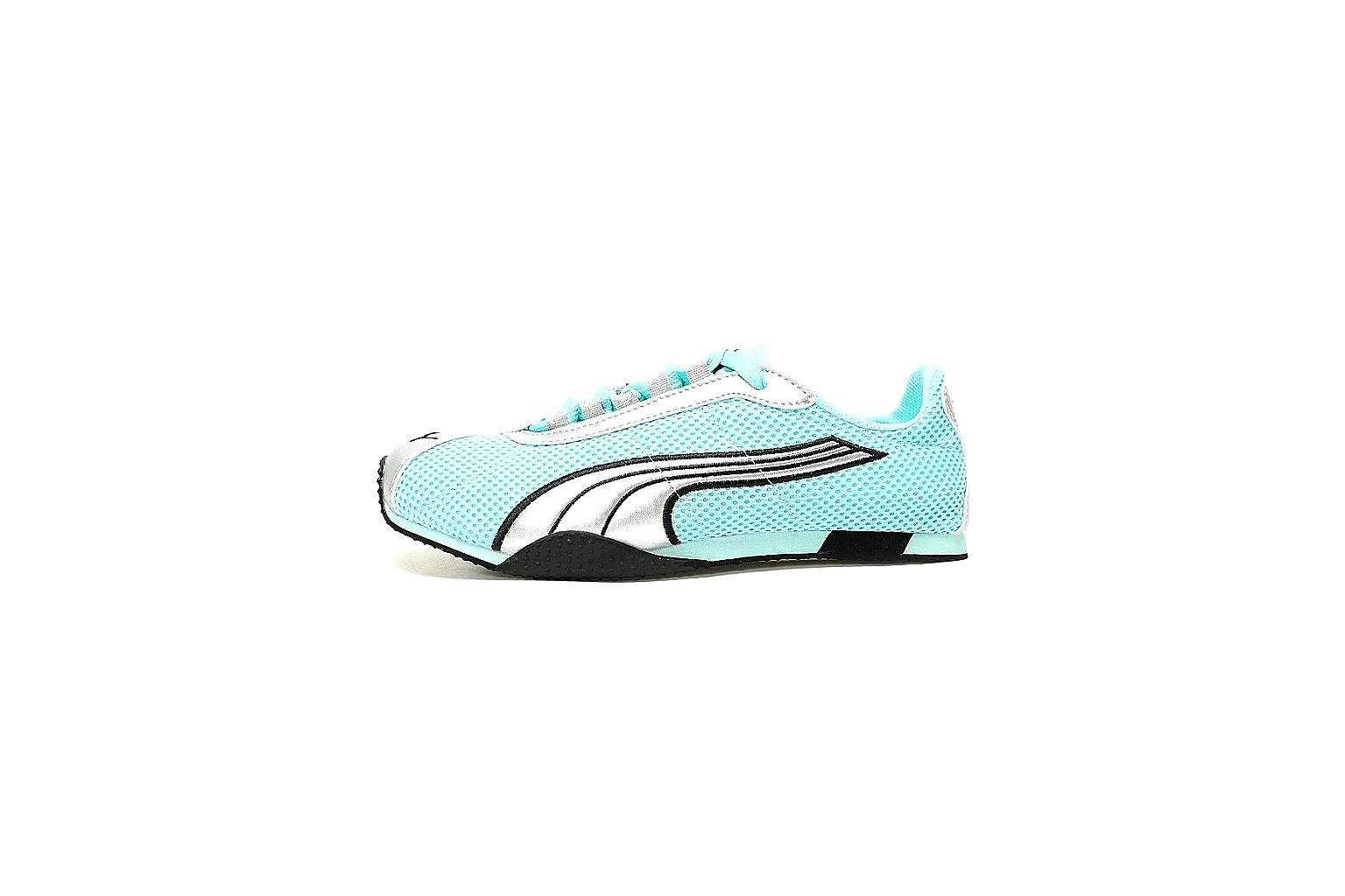 Puma aqua mesh low top side view with white stripe and black sole